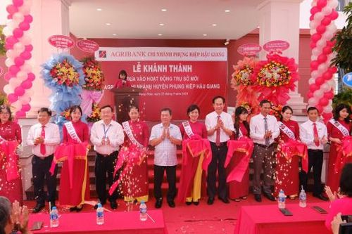 Agribank Phụng Hiệp khánh thành trụ sở mới và khai trương máy Autobank CDM