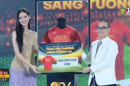 Bán đấu giá vật phẩm bóng đá gây quỹ từ thiện