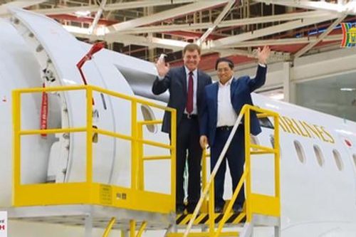 Thủ tướng chính phủ thăm Tập đoàn hàng không vũ trụ Embraer