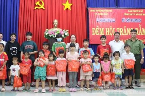 Tặng 600 phần quà Trung Thu cho trẻ em tại An Giang