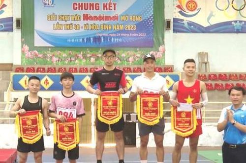 Gần 300 vận động viên tham gia chung kết Giải chạy Báo Hànôịmới huyện Ứng Hòa