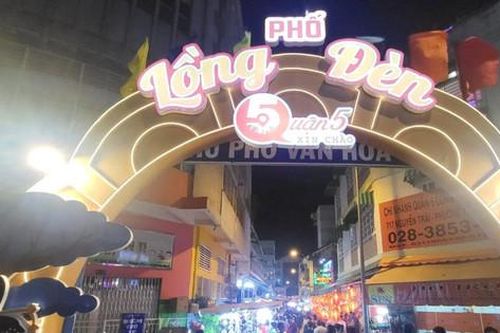 Thành phố Hồ Chí Minh: Nhộn nhịp phố mùa Trung thu