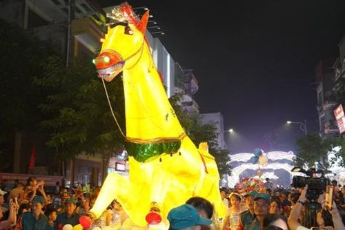 Xuất hiện đêm hội Thành Tuyên mang phiên bản Hà Nam khiến dân tình choáng ngợp