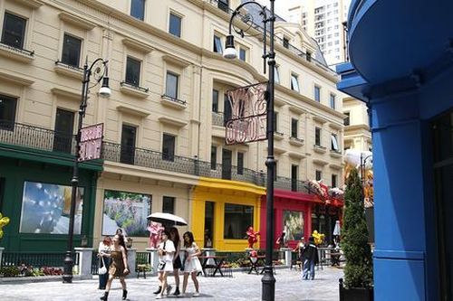 Xuất hiện phố đi bộ phong cách Âu khiến giới trẻ mê mẩn 'quên lối về'