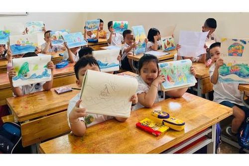 Học thêm chèn vào lịch học chính, trẻ không học phụ huynh sẽ phải đón về