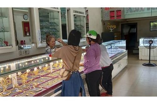 Chủ tiệm vàng ở Khánh Hòa 'đơ người' trong khoảnh khắc sinh tử với 2 tên cướp táo tợn
