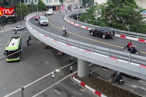 Thí điểm tổ chức giao thông nút giao Chùa Bộc - Học viện Ngân hàng