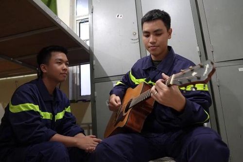 Nghe lính cứu hỏa hát 'Thu cuối'