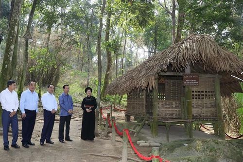 Chủ tịch nước Võ Văn Thưởng dâng hương tại Khu di tích Quốc gia đặc biệt Tân Trào