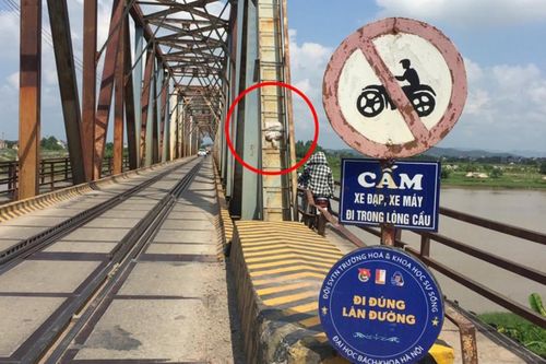 Bắc Giang: Nhân viên đường sắt lao mình cứu người phụ nữ rơi xuống sông
