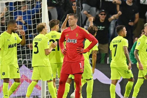 Juventus và Milan đua Scudetto kiểu gì thế này?