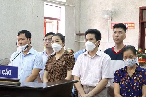 Phạt tù cựu Phó Chủ tịch UBND TP và Giám đốc Trung tâm Quản lý đất đai