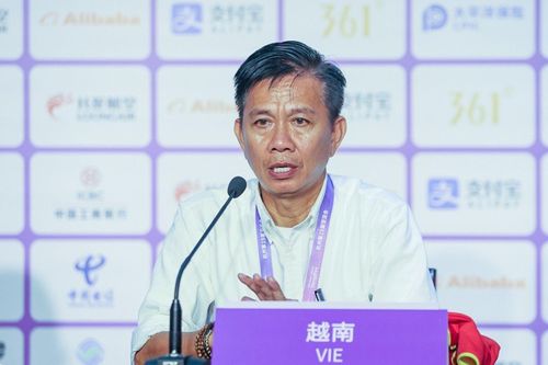 HLV Hoàng Anh Tuấn hài lòng về sự quyết tâm và tinh thần thi đấu của các học trò