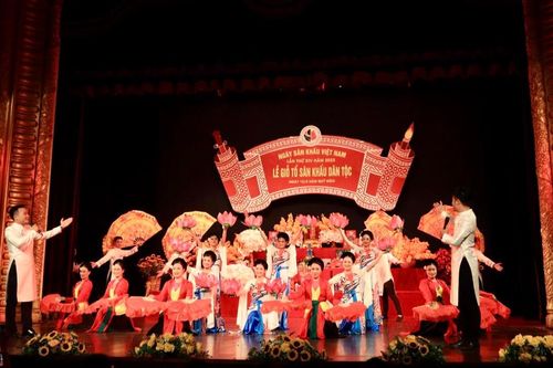 Các nghệ sĩ kỷ niệm Ngày Sân khấu Việt Nam lần thứ 14