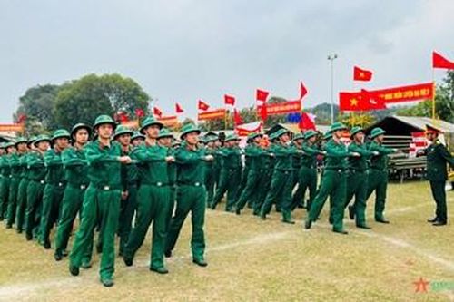 Quy định về tiêu chuẩn xét thăng quân hàm đối với hạ sĩ quan, binh sĩ là gì?