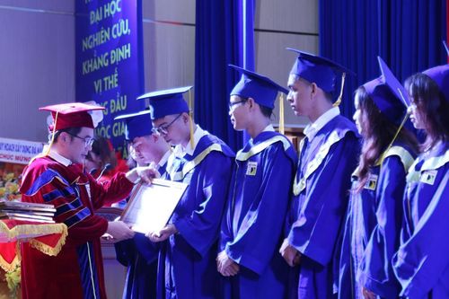Trường Đại học Bách khoa Đà Nẵng trao bằng tốt nghiệp đợt 2 năm 2023