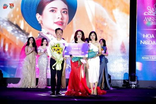 Á khôi Ngoại giao Phùng Mỹ Linh: Thật phí hoài tuổi thanh xuân nếu tự đặt ra cho mình những giới hạn