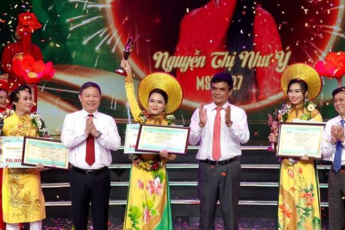 Thí sinh Nguyễn Thị Như Ý đoạt giải Chuông vàng vọng cổ năm 2023
