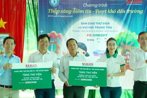 Trao tặng thư viện, học bổng, quà Trung thu cho học sinh Bến Tre