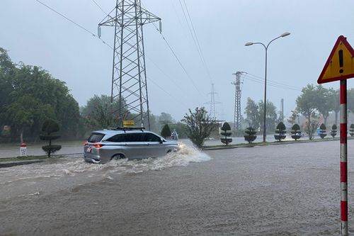 Đà Nẵng lại ngập đường khi mưa lớn