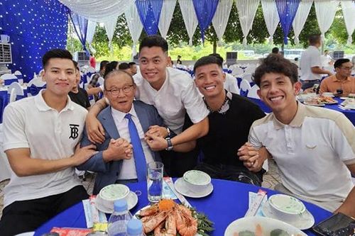 Thầy Park và loạt cầu thủ nổi tiếng dự đám cưới Đình Trọng