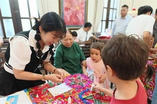 Lễ hội Trung Thu của cộng đồng người Việt tại Singapore