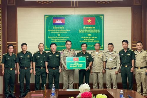Hội đàm, hỗ trợ kinh phí cho lực lượng bảo vệ biên giới Campuchia