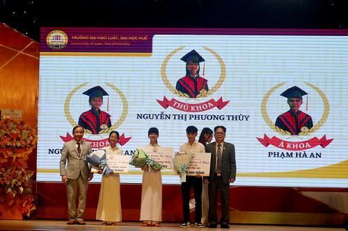 Từng bừng ngày hội tân sinh viên của trường Đại học Luật, Đại học Huế