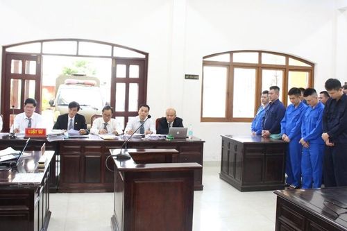 Xét xử 11 đối tượng mua bán người qua Campuchia