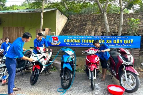 Đoàn viên rửa hàng trăm xe, thu tiền triệu gây quỹ tổ chức trung thu cho trẻ nghèo miền núi