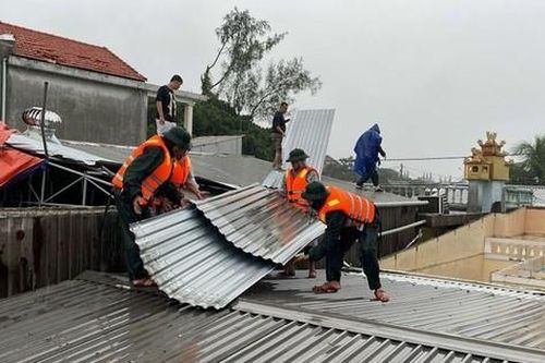 Hơn 70 ngôi nhà tại TT-Huế bị lốc xoáy tàn phá