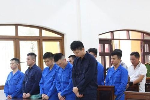 Tin việc nhẹ lương cao, hàng trăm người bị lừa bán ra nước ngoài