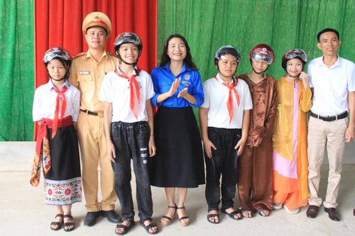 Nghệ An: Tuyên truyền Luật Giao thông đường bộ cho học sinh đồng bào dân tộc thiểu số