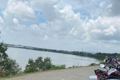 Phát hiện thi thể nam giới đang phân hủy trên sông Mã