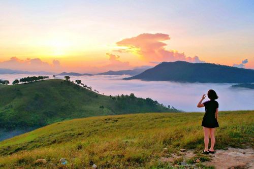 Điểm cắm trại săn mây 'siêu đỉnh' ở Quảng Ninh, cảnh đẹp không kém ở Tà Xùa