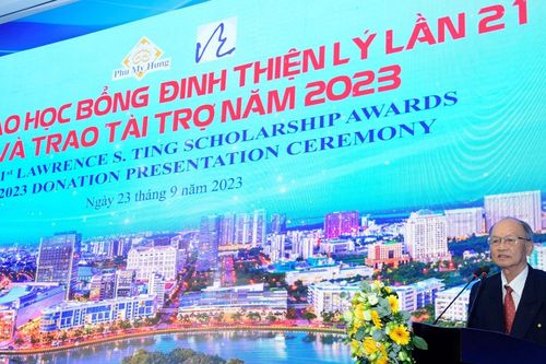 Phú Mỹ Hưng và quỹ Đinh Thiện Lý trao học bổng 8 tỷ đồng
