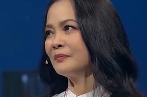 Ca sĩ Hồng Hạnh 'cháy' hết mình trên sân khấu Cassette hoài niệm