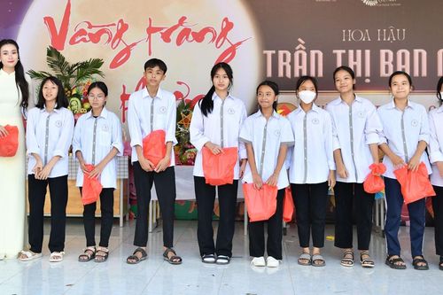 Hoa hậu Ban Mai, Hoa khôi Quỳnh Lisa và Trung thu đặc biệt