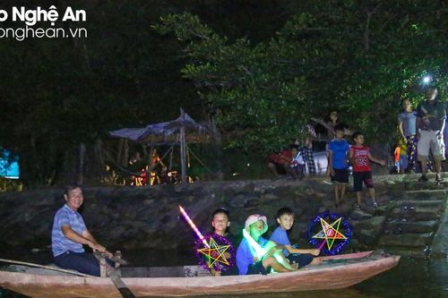Trung thu sớm ở làng chài ven đô Hòa Lam
