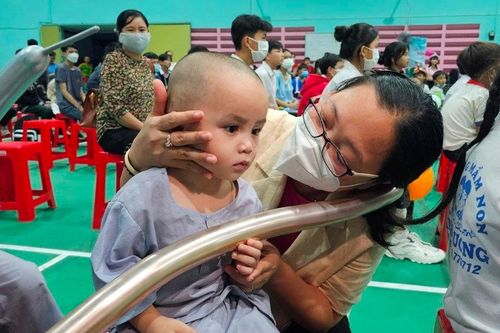 Nhiều địa phương ở miền Tây tổ chức Tết Trung thu cho trẻ nghèo