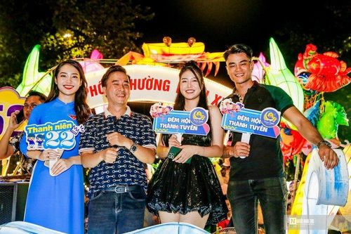 Ngắm đèn lồng Trung Thu khổng lồ tại lễ hội Thành Tuyên 2023
