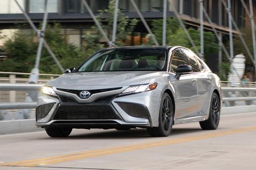 Top 10 xe sedan hạng trung tốt nhất cho gia đình: Toyota Camry, Kia K5 góp mặt