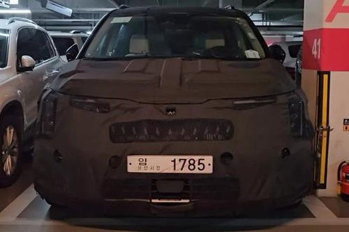 Kia Carnival 2024 lộ thêm thay đổi lớn: Đèn dọc kiểu Everest, chi tiết nội thất như Sorento