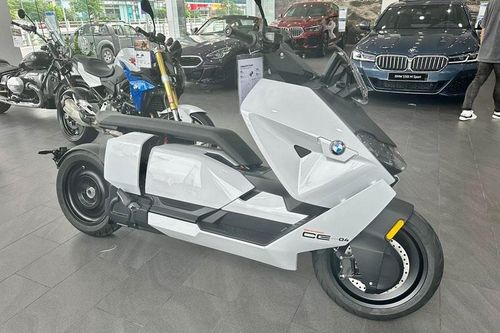 Đại lý chào giá môtô điện BMW CE 04 ngang ngửa Toyota Vios