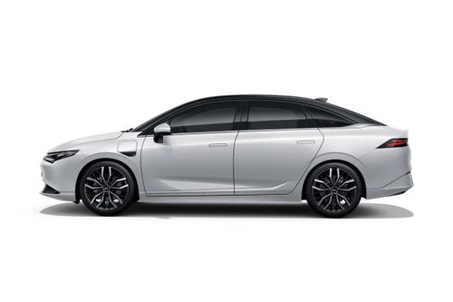 Xe sedan đẹp mê ly, công suất 211 mã lực, giá hơn 500 triệu đồng