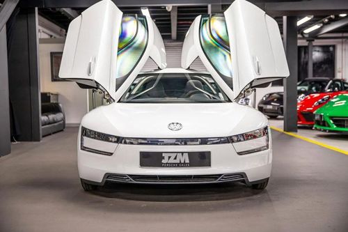 Mẫu xe tiết kiệm nhiên liệu nhất thế giới: 0,9L/100km, cửa mở cánh chim như siêu xe, 'chém gió' tốt hơn Tesla