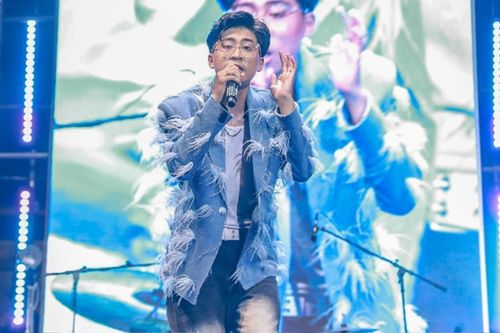 Hàng nghìn khán giả đội mưa, nhiệt liệt ủng hộ quán quân King of Rap