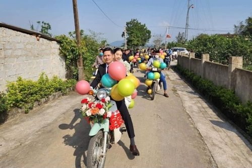 Chú rể Hà Tĩnh đem dàn xe cub đi rước dâu nhận 'cơn mưa' lời khen
