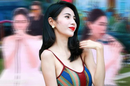 Xôn xao hình ảnh Thủy Tiên ngồi hát trong 'công viên thủy tinh'?