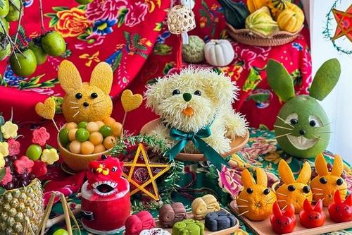 Mẹ bầu trổ tài làm mâm cỗ Trung thu rực rỡ sắc màu khiến các con mê mẩn